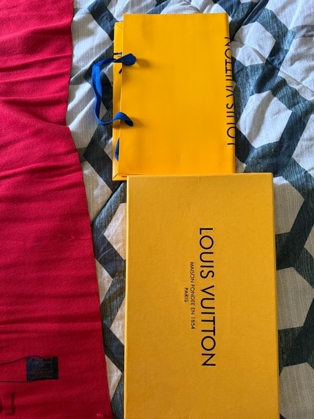 Louis Vuitton Red and Dark Red Monogram Shawl with ribbon box amd bag - Picture 5 of 6